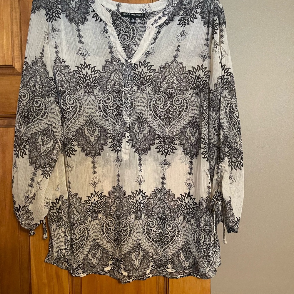 Sara Michelle Black and White Patterned Blouse